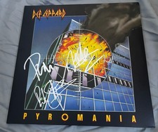 Joe Elliott, Rick Savage, Phil Collen signed Vinyl Album Def Leppard Proof