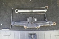 Jack fits 2011 Tribeca 1746419