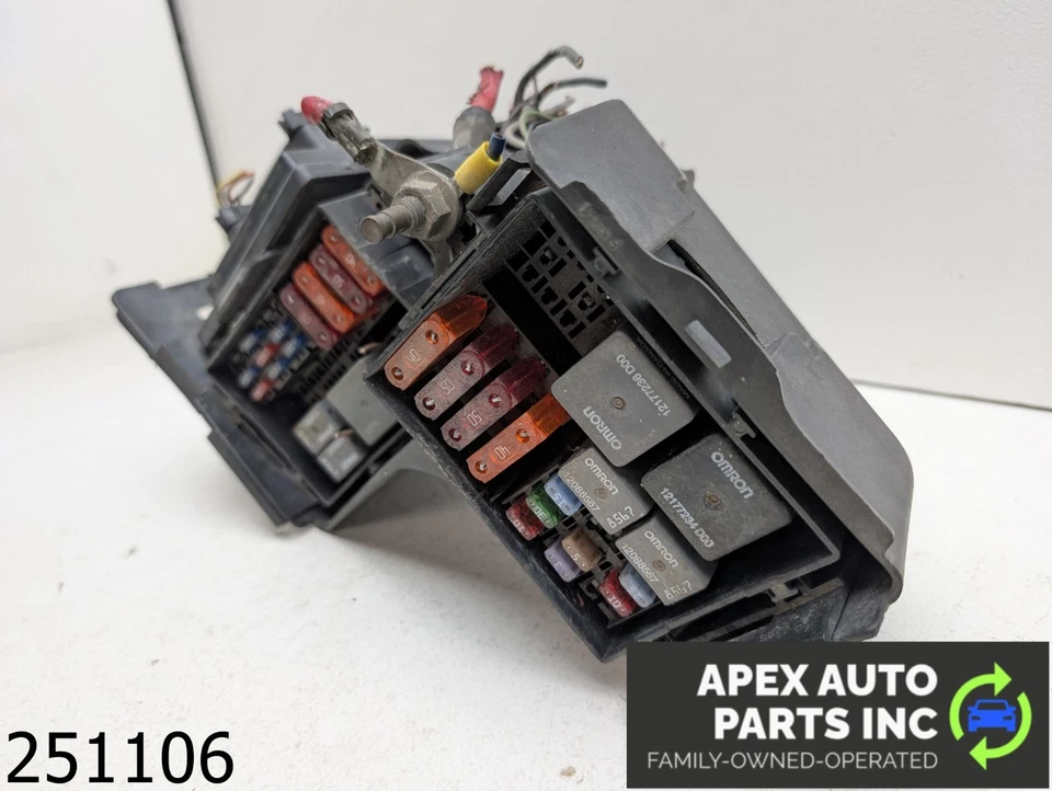 OEM 1999 Pontiac Firebird 3.8L ENGINE FUSE BOX ASSEMBLY - Изображение 2 из 4