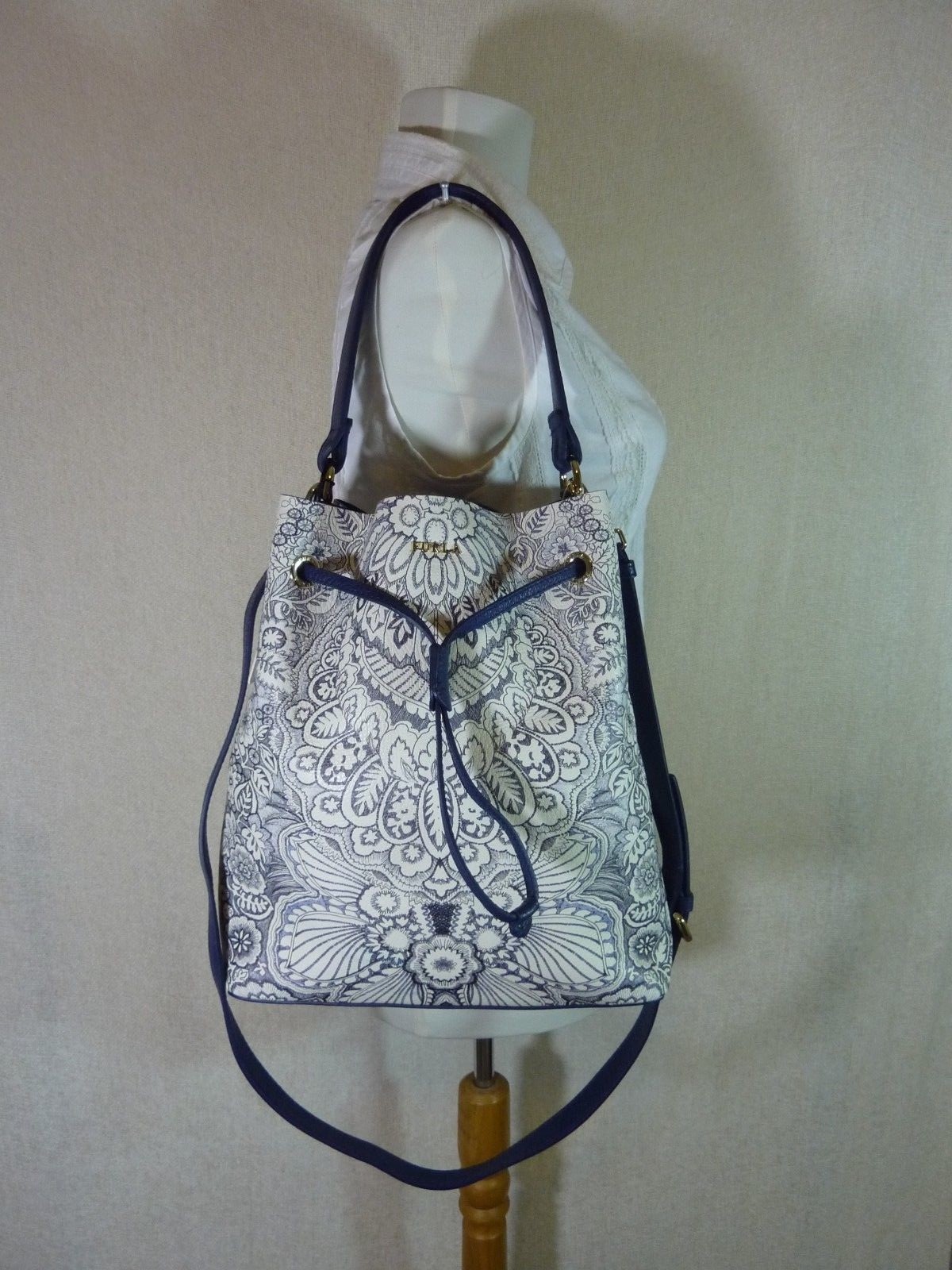 NEW FURLA Stacy Patterned Leather Bucket Tote/Crossbody Bag - Made in Italy image 2