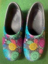 Crocs Womens Sz 6 W Neria Pro II Works Shoes Black Paisley Slip Resistant Nurse