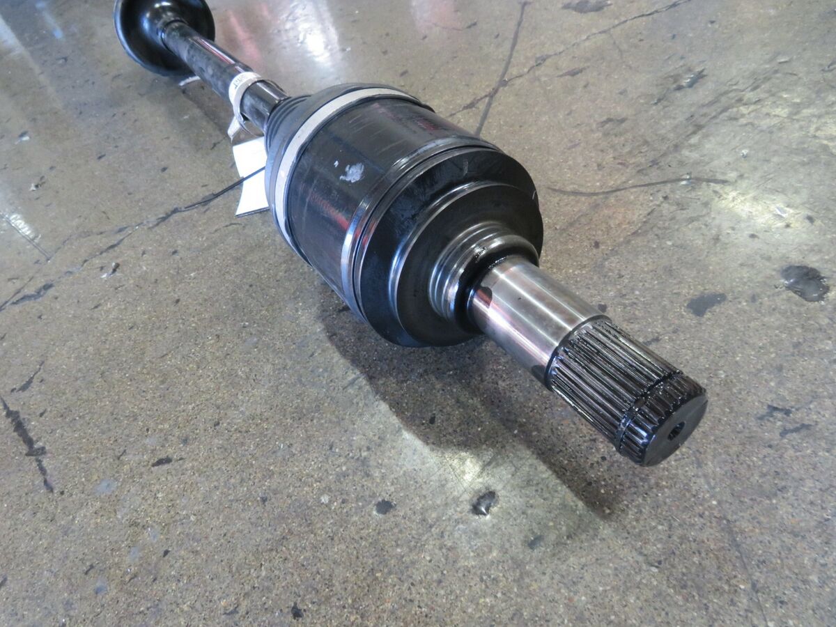 Maserati Levante, Axle Shaft, Used, Bad Boot, P/N 670032036 Maserati Levante, Axle Shaft, Used, Bad Boot, P/N 670032036