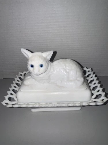 Vintage Westmoreland Milk Glass Cat On Lace Basket Dish Blue Glass Eyes 8”