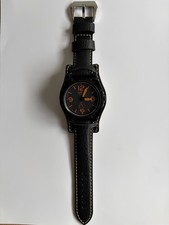 Fliegeruhr Design Analog schwarz/orange Lederband arabische Ziffern