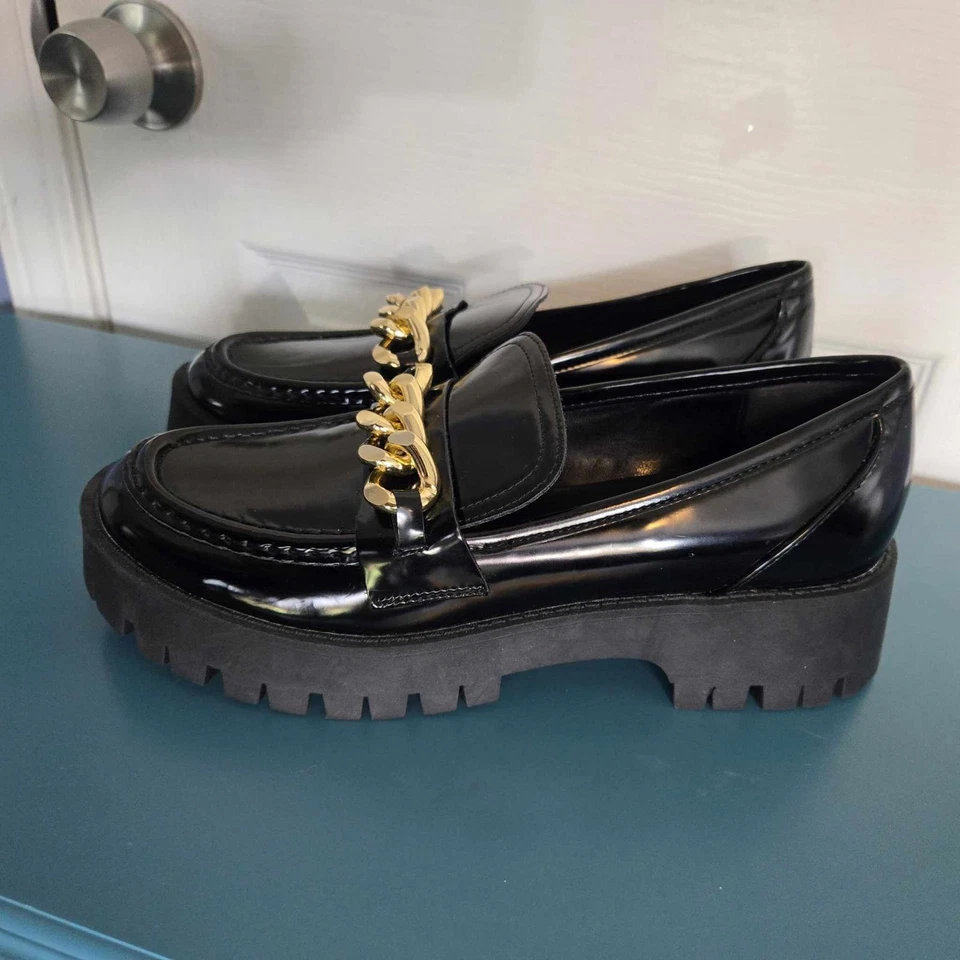 Mocasín Guess Hillford W 10 Suela Gruesa Cadena Dorada Negro Charol Nuevo sin Etiquetas Foto 4 de 4