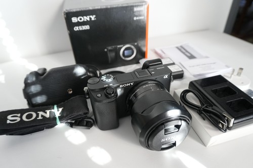 Sony A6300+ sony 18-55lens +battery hand grip+ original box+ 3batteries+ charger - Picture 2 of 15