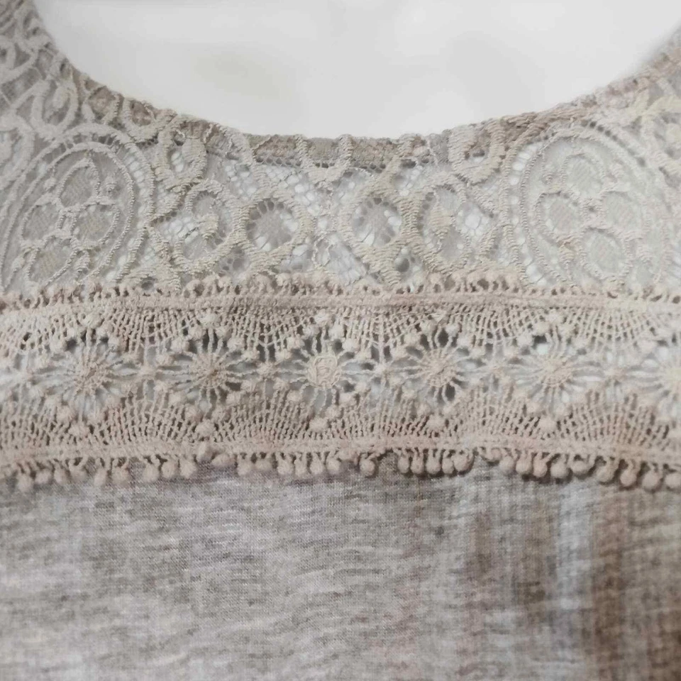 Blusa feminina sombra detalhes de crochê manga longa prata cinza tamanho M - Imagem 3 de 4