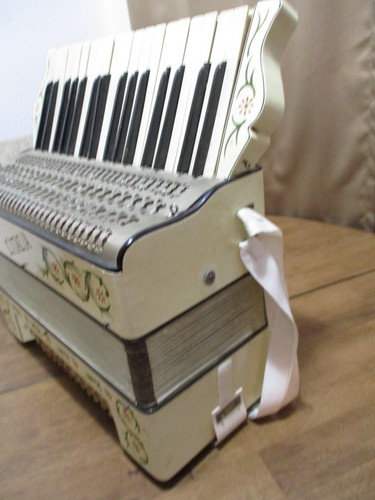 Vintage L'italia Accordion Made In Germany - Picture 19 of 19