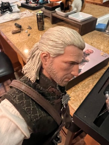 Figura Geralt El Lobo Blanco Escala 1/6 de Master Team - Imagen 12 de 19