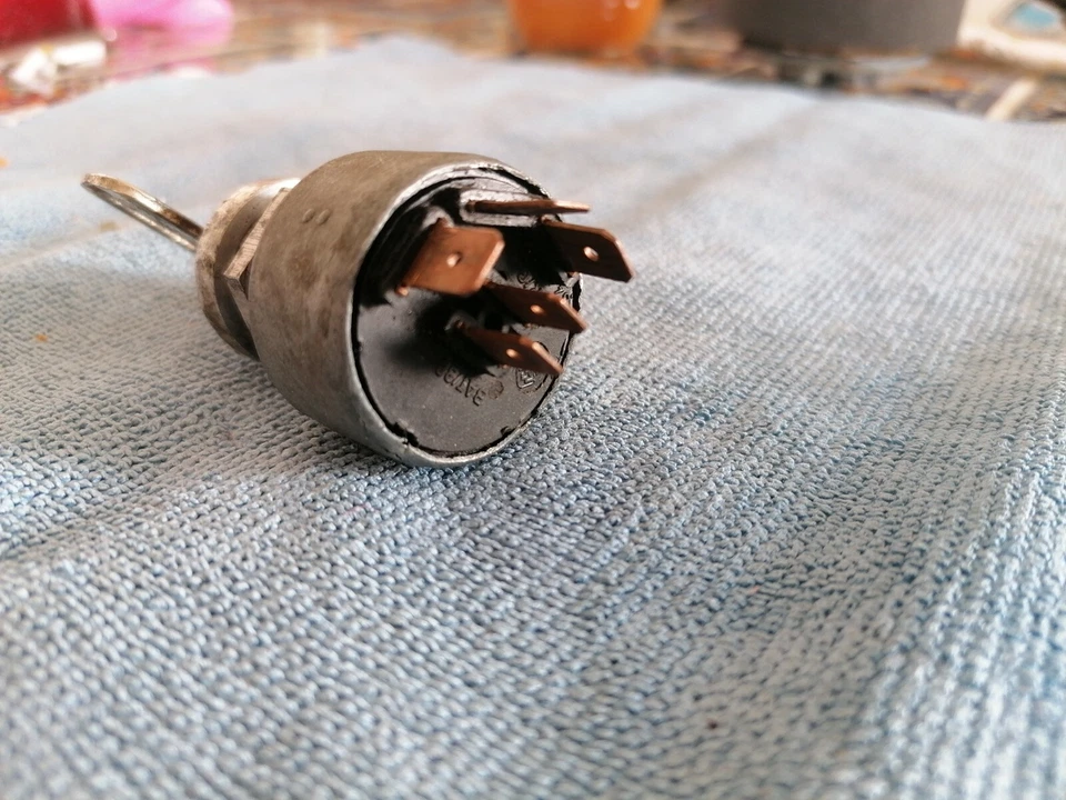 IGNITION BLOCK DAF 33 44 46 66 STARTER WITH KEY - Image 4 of 4