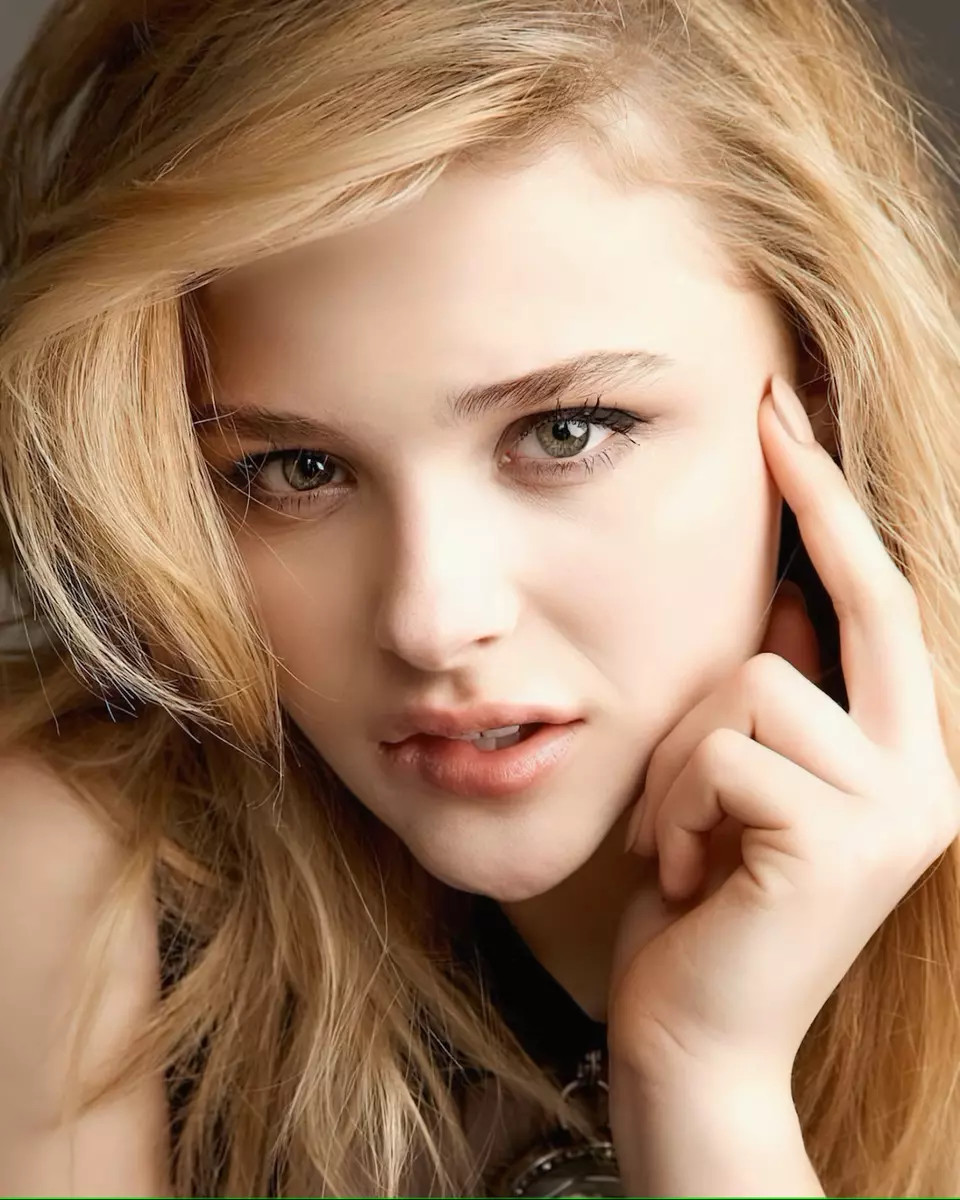 Chloe Grace Moretz Bitting LIP 4x6 Picture Celebrity Print