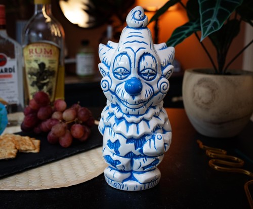 Geeki Tikis Killer Klowns From Outer Space Jumbo Ceramic Mug | Holds 12 Ounces - Picture 4 of 8