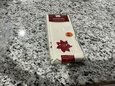 NWT Bed Bath & Beyond Christmas Spirit Poinsettia Napkins Set of Four-Old Stock