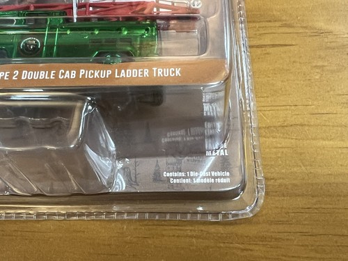 2024 Greenlight Smokey Bear Series 4 1968 Volkswagen Chase Green Ladder Truck - Picture 5 of 8
