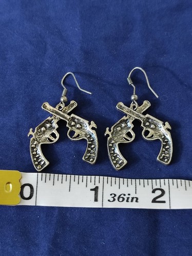 Silvertone Six Shooter Revolver Earrings Faux Turquoise Coral Earrings Southwest - Picture 3 of 5