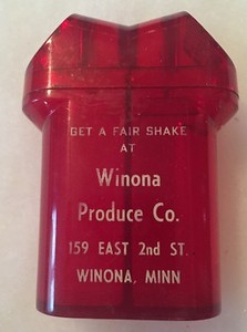 Winona Minnesota PRODUCE COMPANY Salt Pepper Shaker GREAT ADVERTISING Farming
