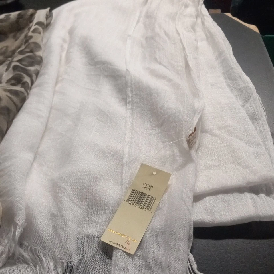 2 New With Tags Collectioneighteen scarfs - Изображение 3 из 4