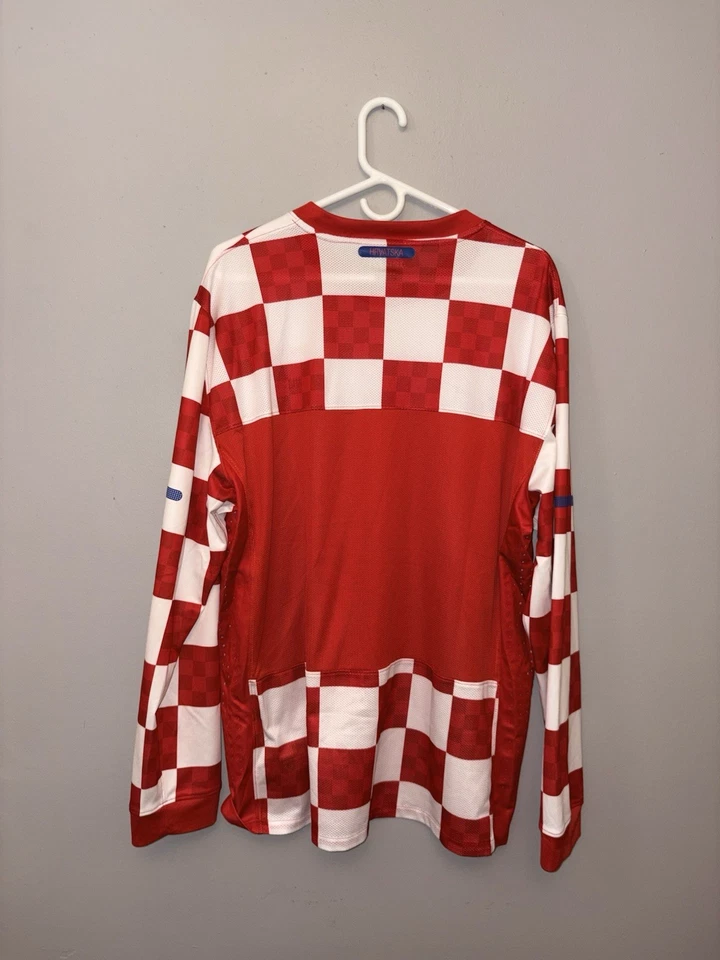 Croatia 2010-11 Player Version Jersey XXL - Image 4 of 4