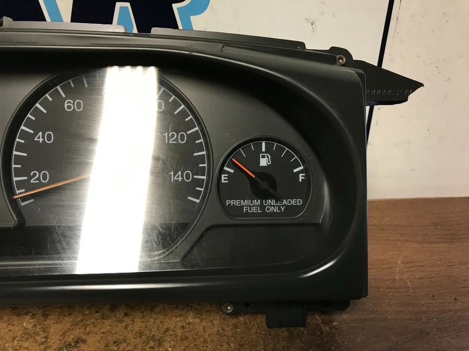 Cuadro de instrumentos Cadillac Eldorado 1998 #28 *kilometraje desconocido *pestañas rotas Foto 4 de 4