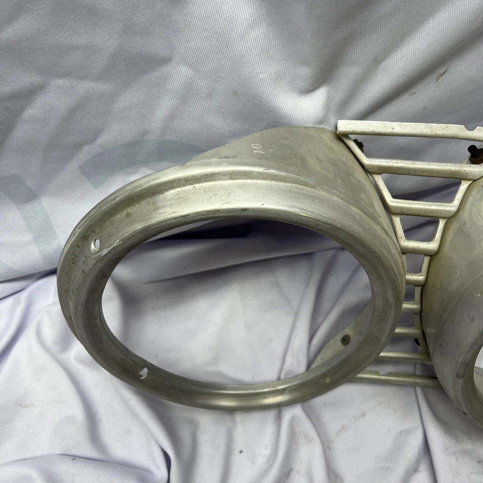 Cubierta de bisel de faros OEM lado izquierdo para Chevy Impala Bel Air Biscayne 1961 Foto 3 de 4