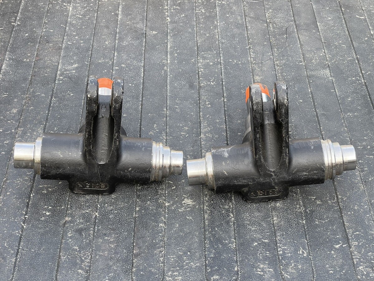 Quantity (1) NEW NACCO HYG 8522485 SPINDLE LH LEFT HAND SIDE