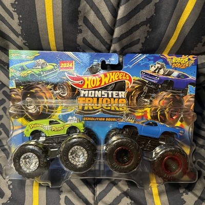 Hot Wheels Monster Truck Poison Pinto vs Rodger Dodger 