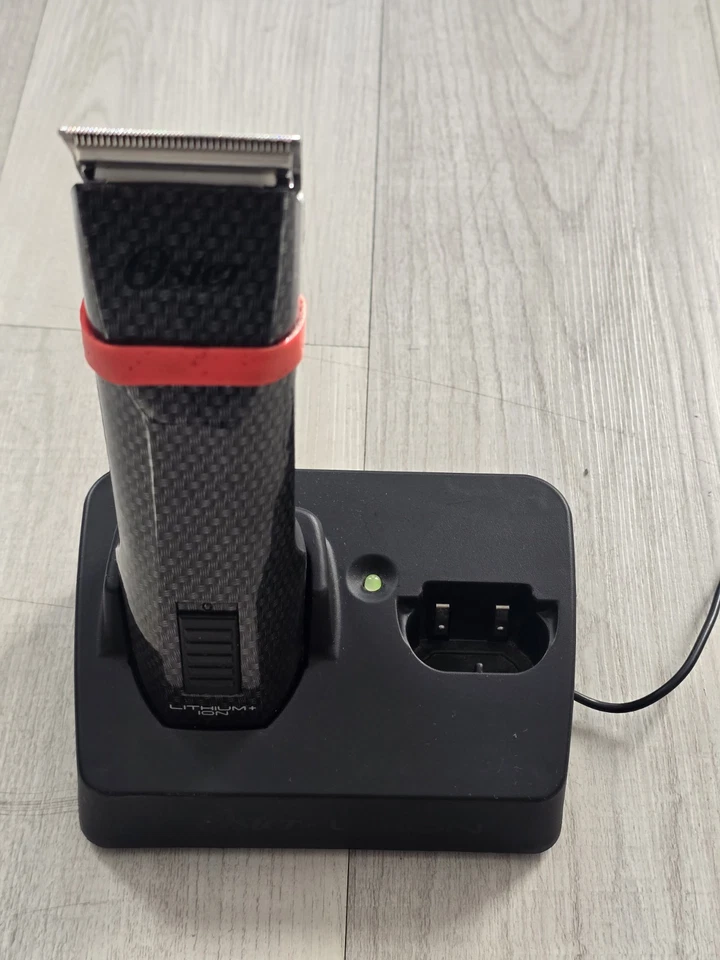 Oster Octane Cordless Clipper. With Charging Stand and Blade Set. Used - Image 4 of 4