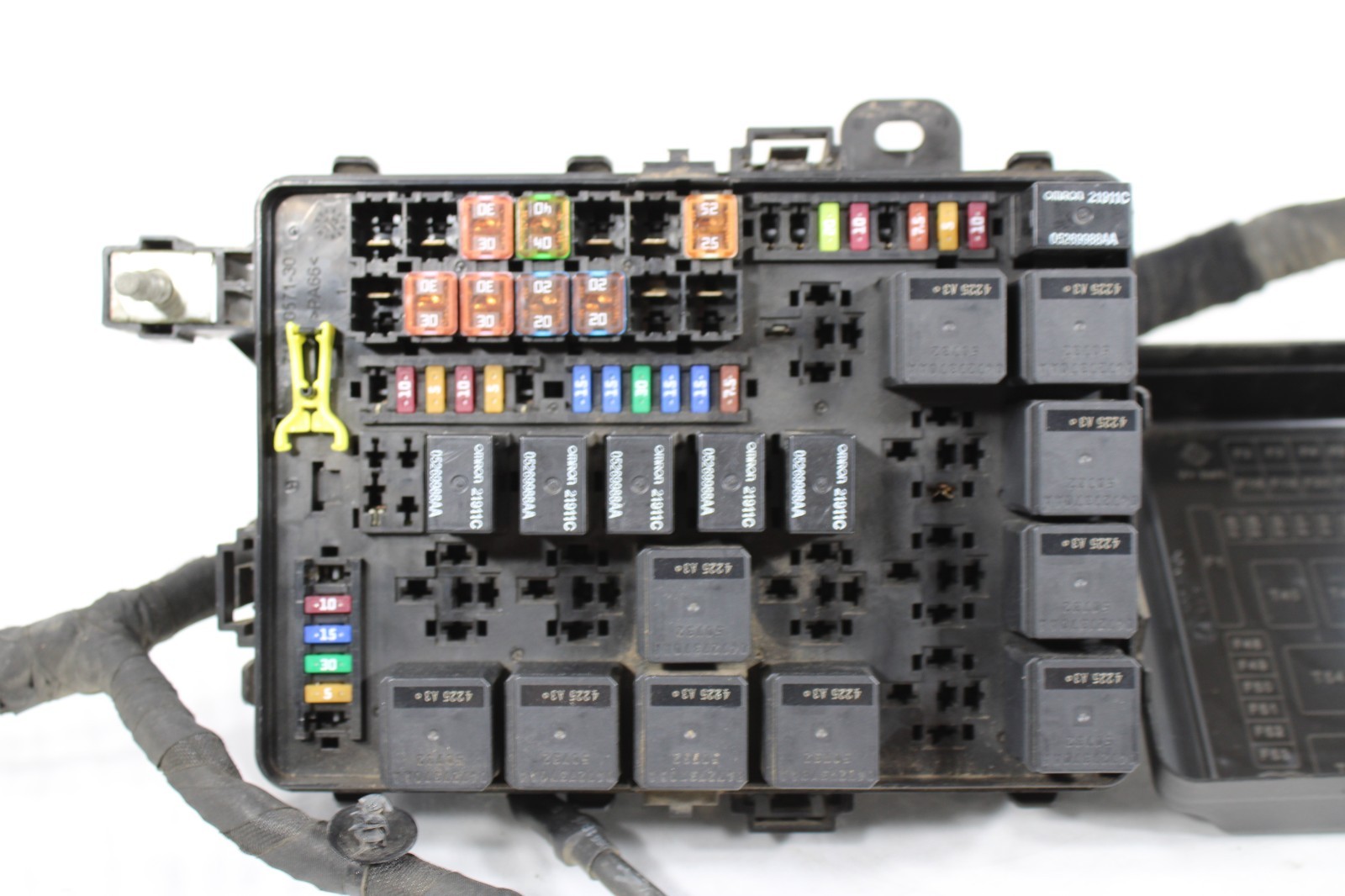 14-17 Maserati Ghibli M157 Engine Fuse Box Battery Relay Assembly 670008649 OEM