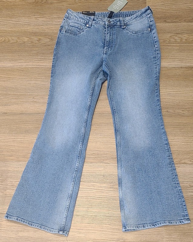 DIVIDED New  Womens High Waist Flare Jeans 5 Pocket, Size 10. New With Tags