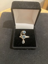 SKY BLUE TOPAZ  STERLING SILVER 925 RING W/3 STONE DESIGN SETTING VERY PRETTY 