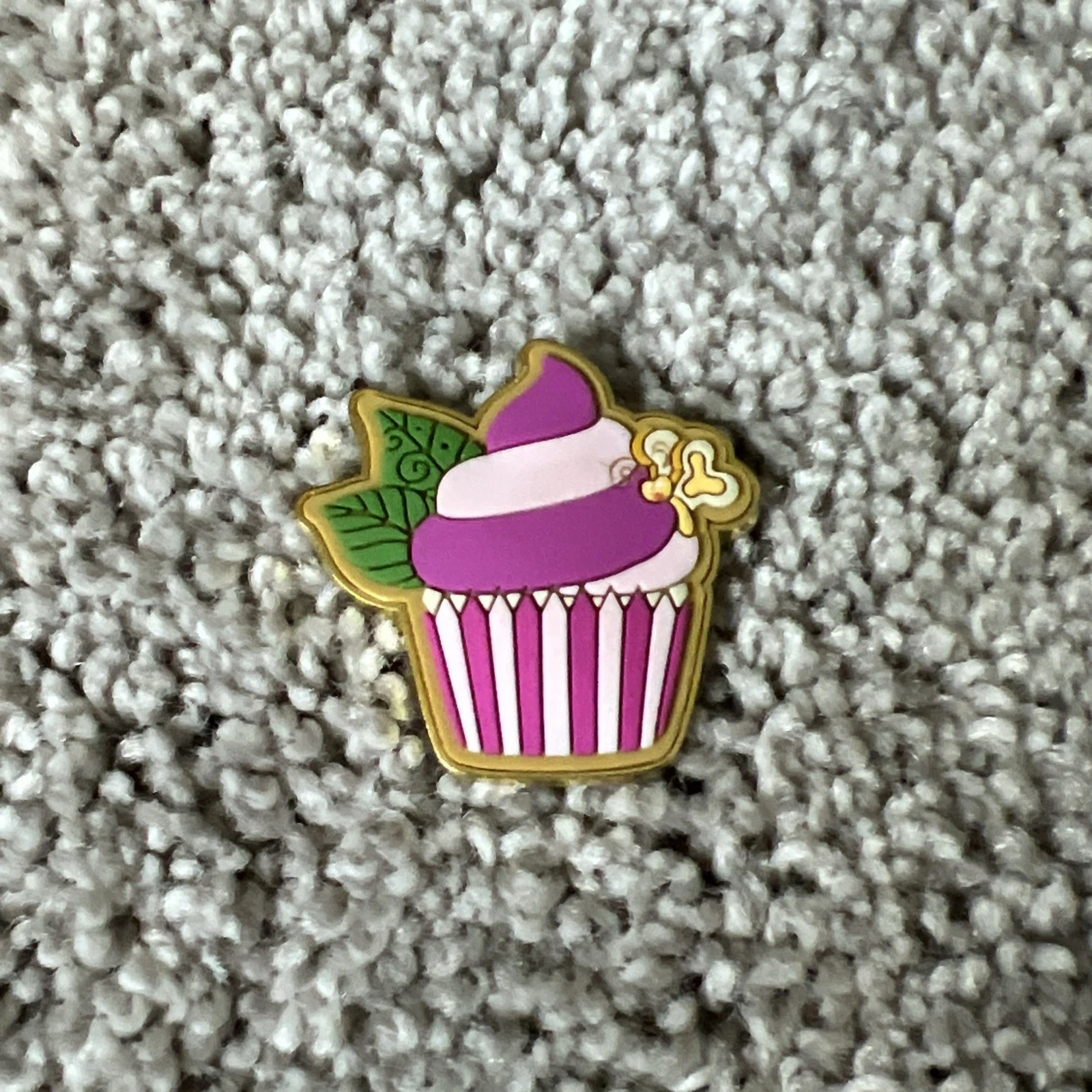 Loungefly Disney Scented Cupcake Alice In Wonderland Cheshire Cat Blind Box Pin