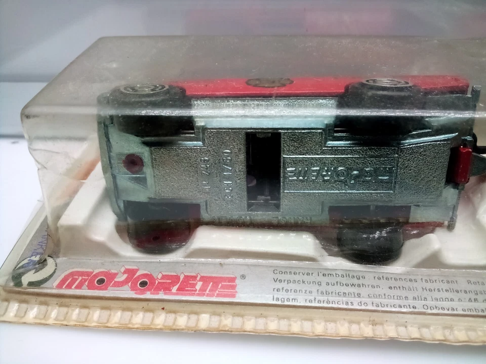 Majorette / #376 - Range Rover & Water Tank Trailer - Red - Fire Dept - Model x1 - Image 3 of 4