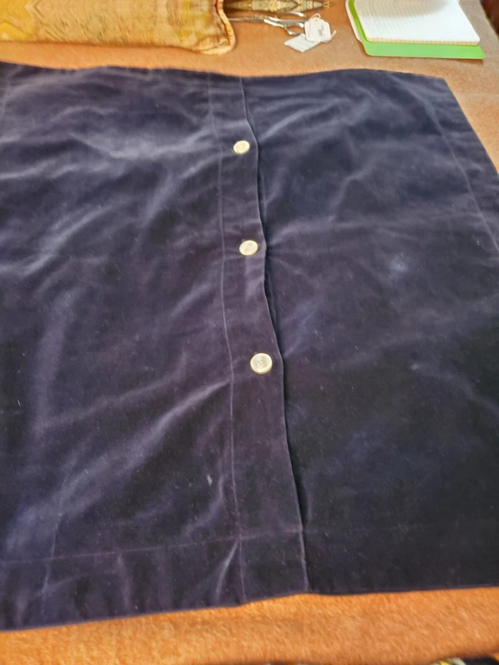 Pottery Barn Azul Marino Terciopelo Euro 26 pulgadas Falso Perla Botones Usado en Excelente Condición  Foto 3 de 4