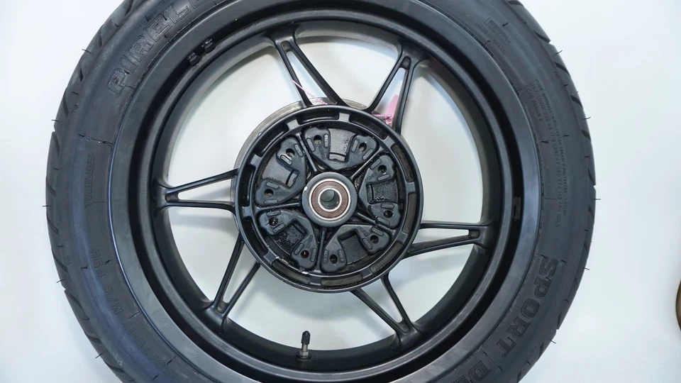 2021 21-23 Moto Guzzi V7 Stone Rear Wheel Rim Tire Rotor Straight 284890 OEM — 第 2/4 张图片