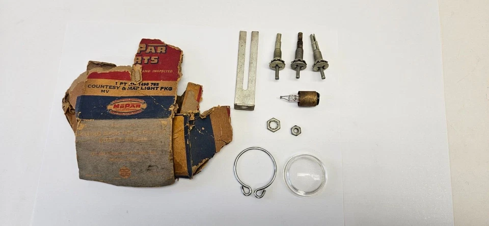 Dodge Custom Coronet Map 1953-1954 y paquete de lámpara de luz de cortesía 1498785 Nuevo de Lote Antiguo Foto 3 de 4