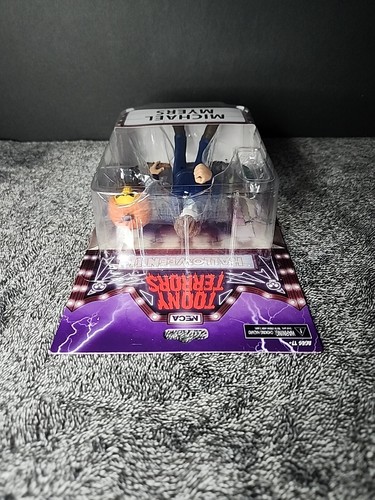 NECA Toony Terrors Michael Myers Series 2 6" Horror Action Figure - Picture 7 of 7