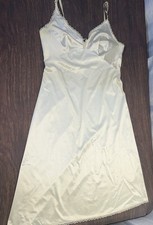 Vintage Vanity Fair Lace Trim Full Slip Ivory Womens Size 34 L Dupont Nylon
