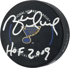 2017-18 Fanatics Under Wraps NHL Series 1 Autographed Hockey Puck 19