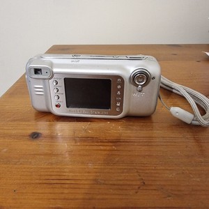 Kodak EASYSHARE LS743 4.0MP Digital Camera - Silver - 2gb SD Card