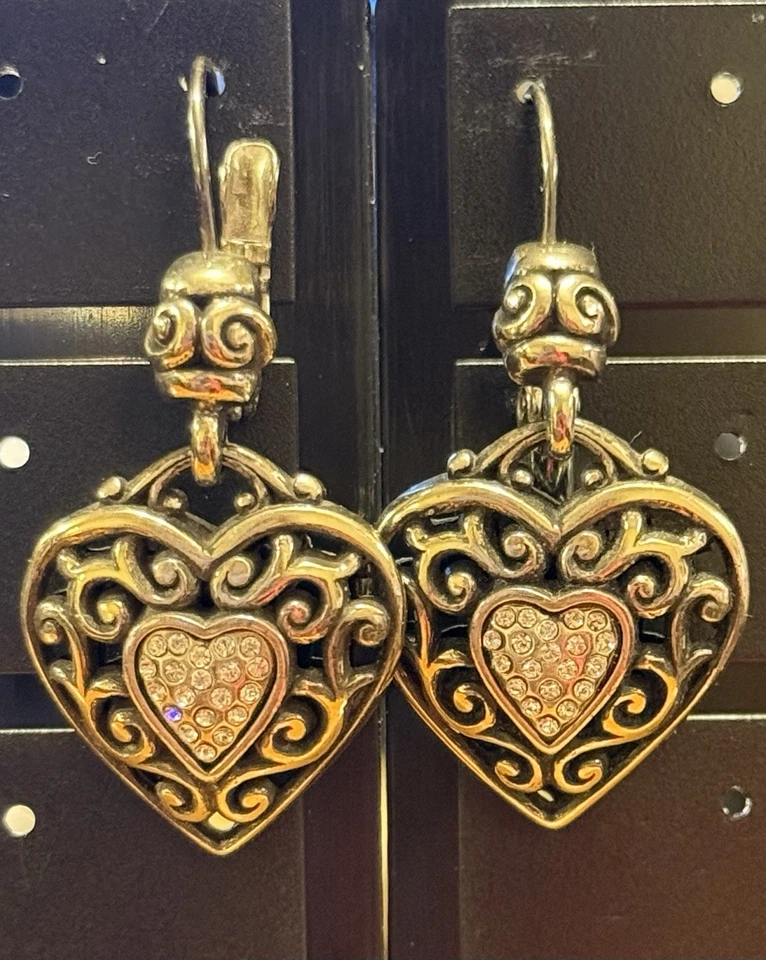Pendientes Brighton Reno corazón con cierre de palanca J14692 venta al por menor $68 Foto 2 de 4