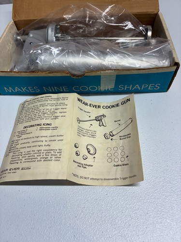 Vintage Wear-Ever Cookie Gun with Thickness Control - 第 1/3 張圖片