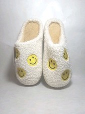 Size 5/6 Womans Smiley Face Slippers Happy Face Cozy Comfy White  Yellow