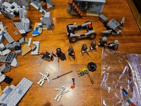LEGO The Lord of the Rings: The Battle of Helm's Deep,Mines Of Moria,Uruk-Hai 