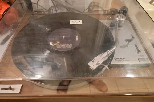 Vintage Yamaha YP-211 Walnut Turntable w/Cartridge Works And Sounds Great 