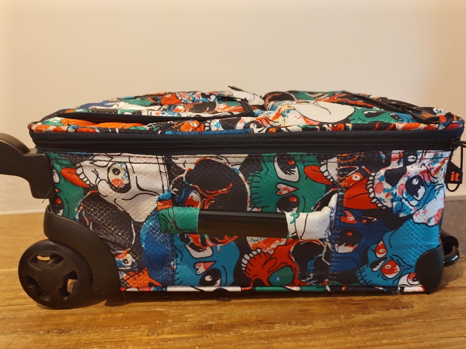 IT Luggage very light weight cabin bag bright skull design eBay