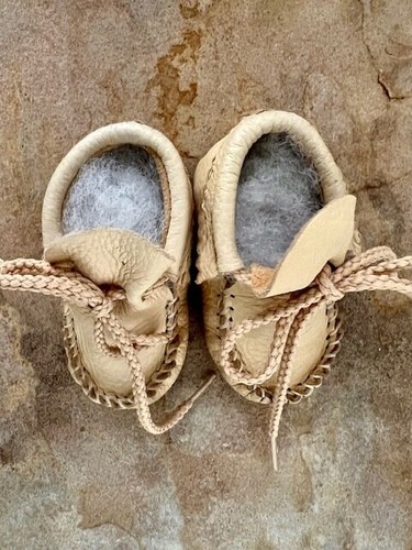 Minnetonka Baby Tan Leather Moccasins Size M (6-12 Months) - Picture 5 of 6