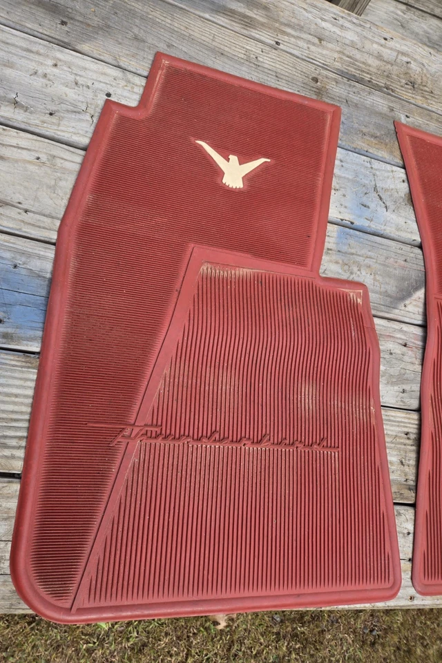 Alfombrillas de goma rojas Ford Thunderbird 1955 hasta 1960 Foto 3 de 4