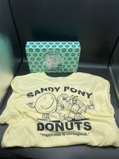 Pluribus - Sandy Pony Donuts Pluribus Cream Tee Large & Donut Box - Official!