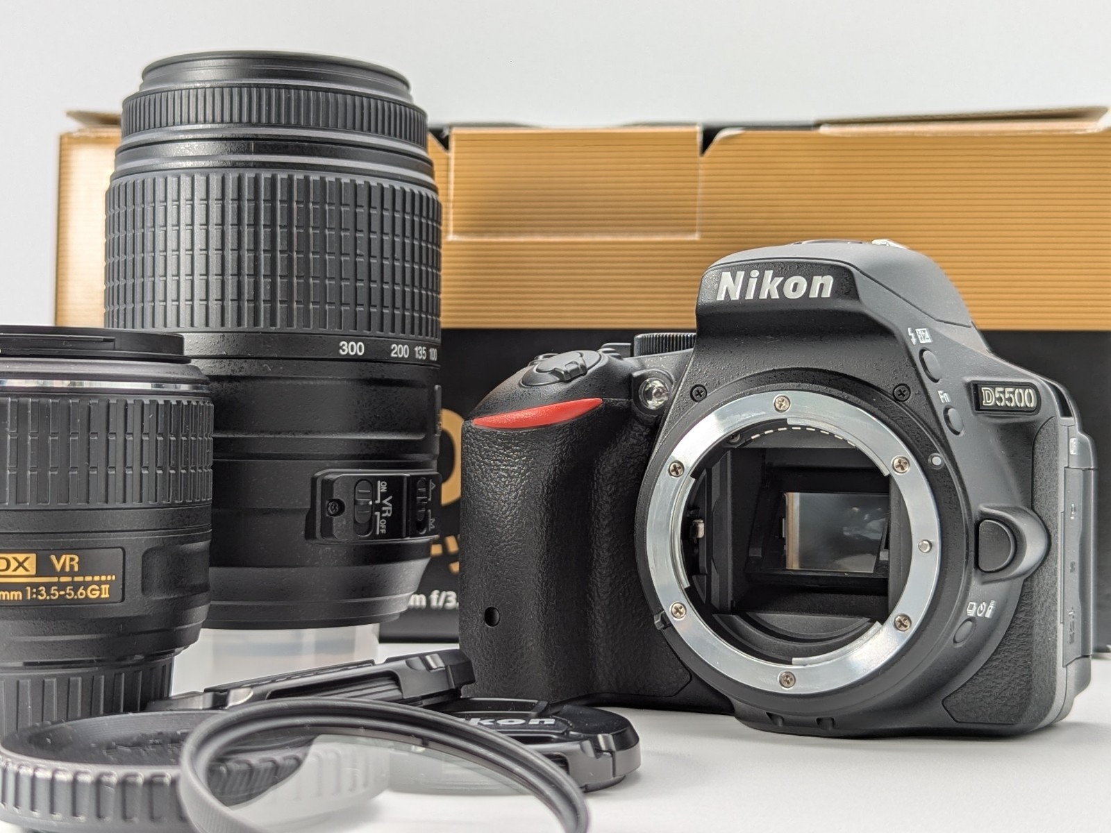 Nikon D5500 24,2 MP con obiettivi 18-55 mm e 55-300 mm