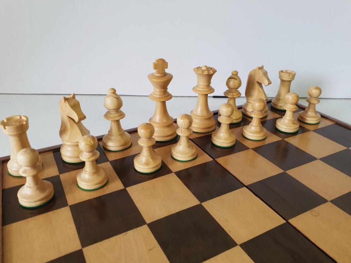 3179-EXCEPTIONNEL CHESS SET jeu d'échecs bois sculpté theme Turban KING